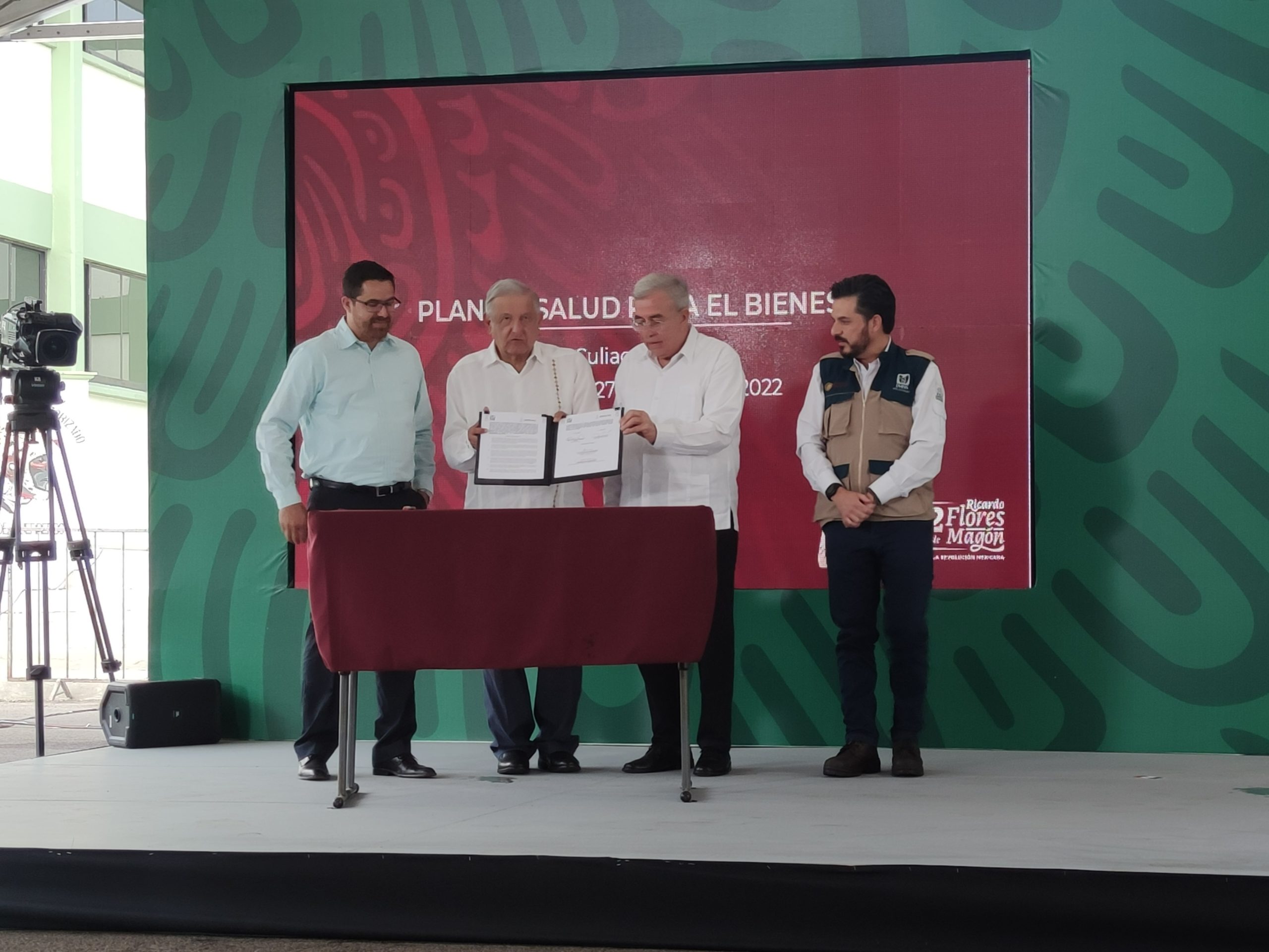 Rocha Y Amlo Firman Convenio Para Federalizar Los Servicios De Salud