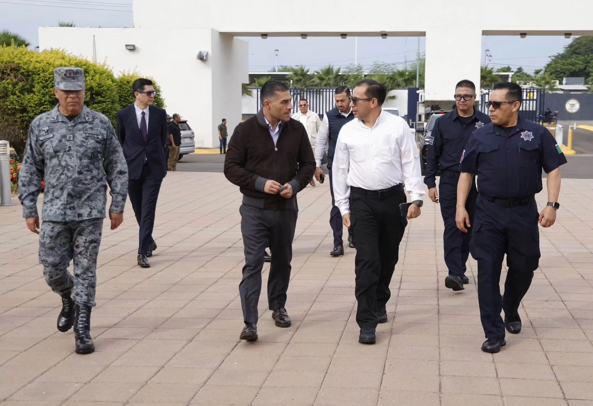 García Harfuch revisa en Sinaloa el plan para fortalecer policías y el terreno de un nuevo penal